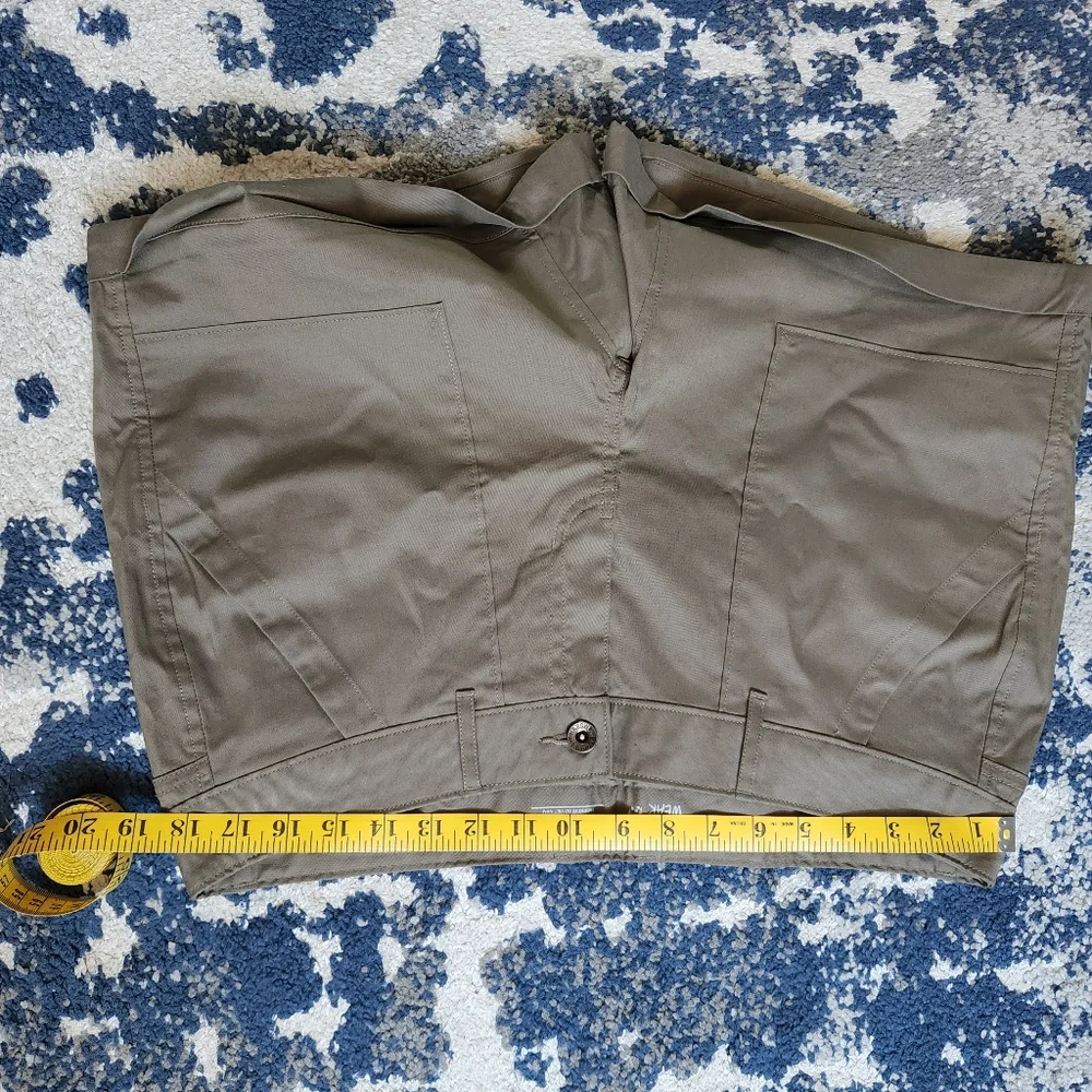 Mountain Hardwear Women's Khaki Utility Shorts